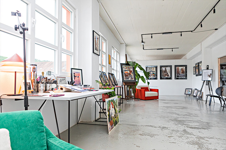 Mit der Kunst im Dialog: Auf dem Gelände der Kulturfabrik haben mittlerweile auch viele Kunstschaff enden Platz gefunden. Auch sie öffneten während der Designtage ihre Ateliers und Ausstellungen für die Öffentlichkeit.