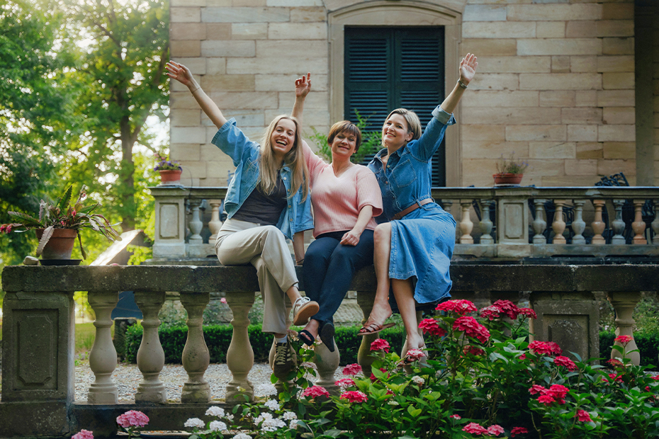 Alles andere als Mauerblümchen: Die Drei von Raum96 – Jule Anica, Silvia undJacky (von links) – leisten Großes, immer mit viel Freude und Kompetenz.
