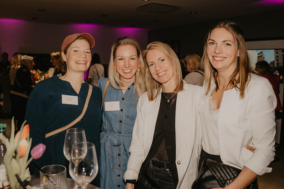 Netzwerken macht so viel Spaß: (von links) Annika, Julia, Regina und Alexandra